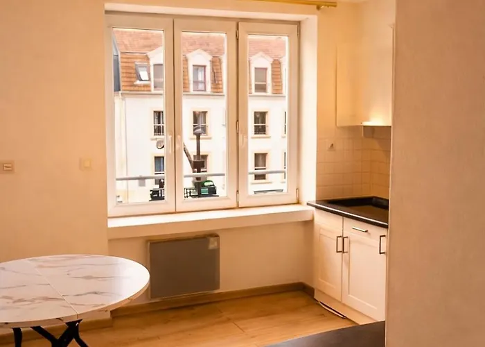 Centre Proche Vieille Et Remparts-appartement 50m2 Appartamento